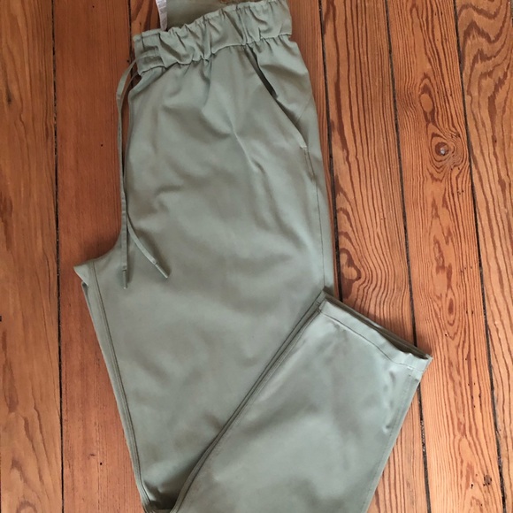 Lululemon - Picture 3 of 4